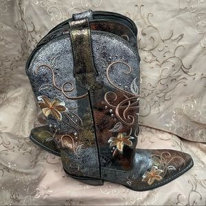 Durango embroidered and embellished cowgirl boots